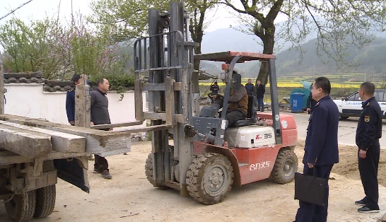 湖北羅田縣整治公路沿線石材加工