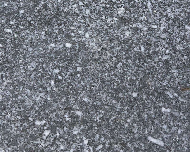 洪剛石業主要經營安徽芝麻黑（金寨黑花崗巖）路沿石、斧剁面、盲道石、蘑菇石等產品