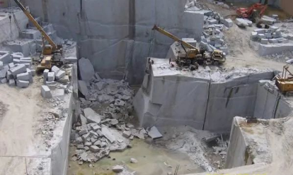 石材礦山開采工藝與設備解析