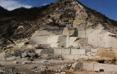 石材礦山開采工藝與設備解析