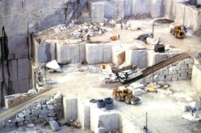 石材礦山開采工藝與設備解析