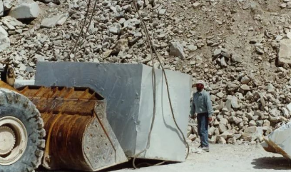 石材礦山開采工藝與設備解析