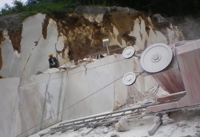 石材礦山開采工藝與設備解析