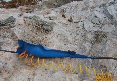 石材礦山開采工藝與設備解析