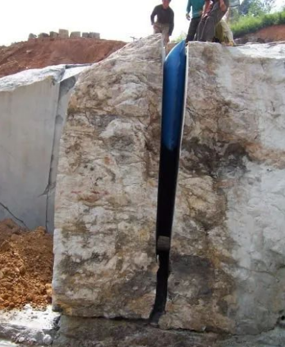 石材礦山開采工藝與設備解析