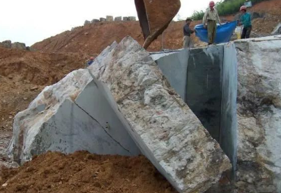 石材礦山開采工藝與設備解析