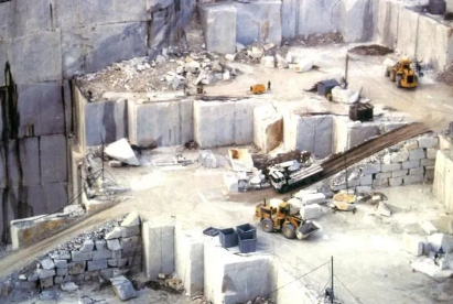 石材礦山開采工藝與設備解析