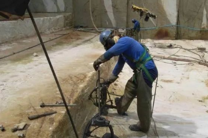 石材礦山開采工藝與設備解析