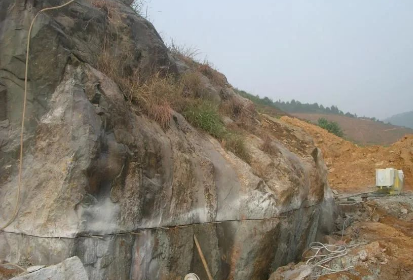 石材礦山開采工藝與設備解析