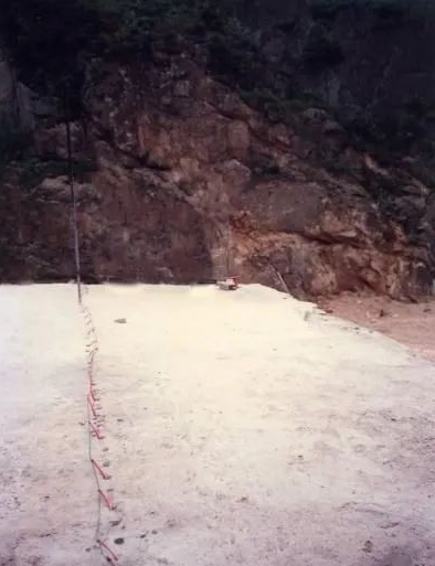 石材礦山開采工藝與設備解析