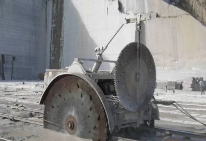 石材礦山開采工藝與設備解析