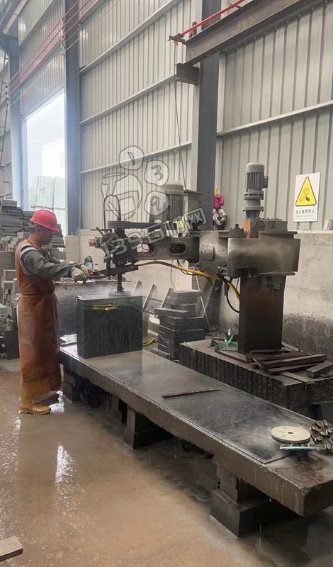 廣西芝麻黑礦山開采、金宏石業鐘山青（廠礦一體）