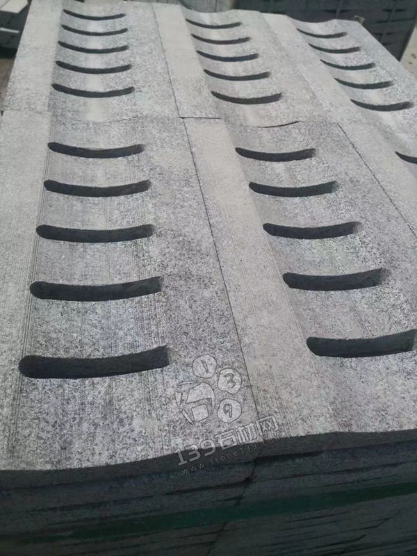 廣西芝麻黑礦山開采、金宏石業鐘山青（廠礦一體）