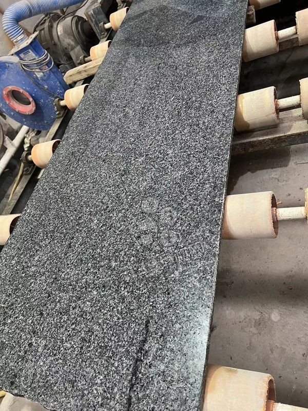 廣西芝麻黑礦山開采、金宏石業鐘山青（廠礦一體）