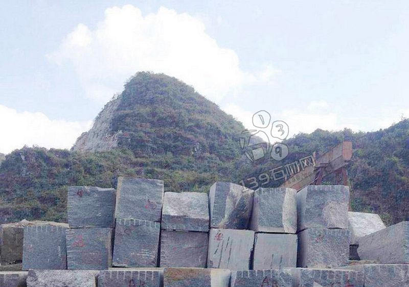 廣西芝麻黑礦山開采、金宏石業鐘山青（廠礦一體）