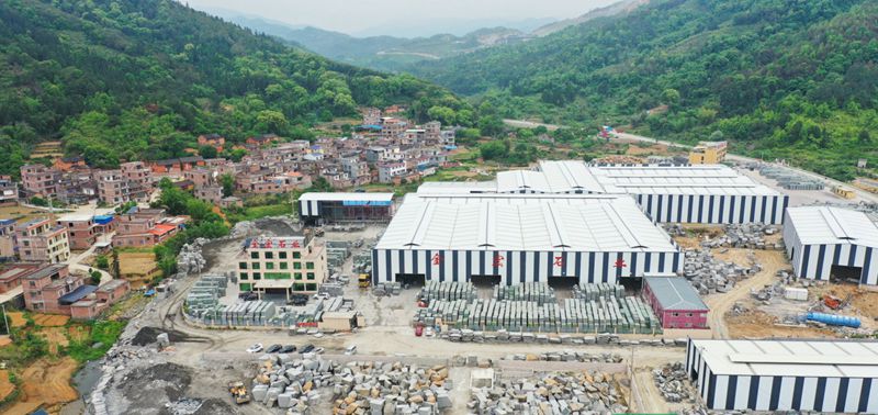 廣西芝麻黑礦山開采、金宏石業鐘山青（廠礦一體）