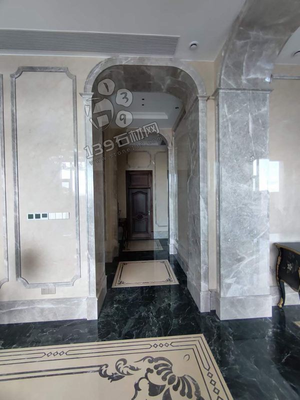 大理石莎安娜搭配普拉達綠做地面的效果