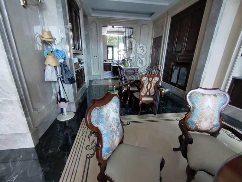 大理石莎安娜搭配普拉達綠做地面的效果