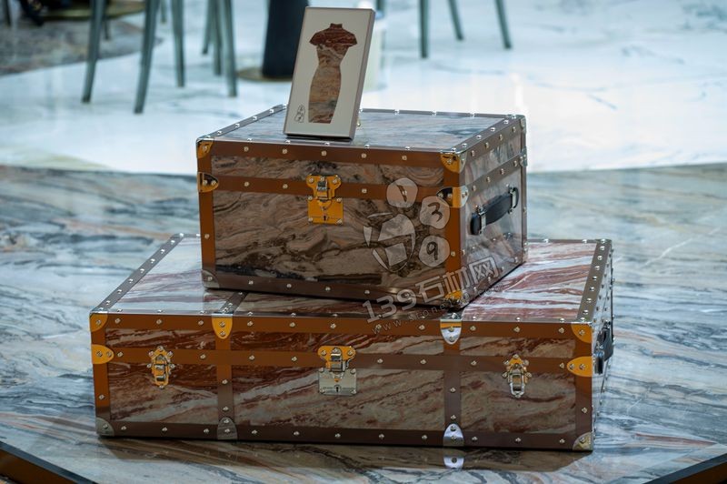 莫妮卡紅大理石