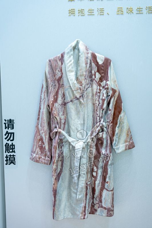 莫妮卡紅大理石