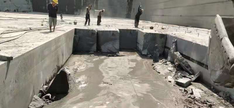 廣西桂發(fā)石材廠主營(yíng)鐘山青（廣西芝麻黑G654）花崗巖