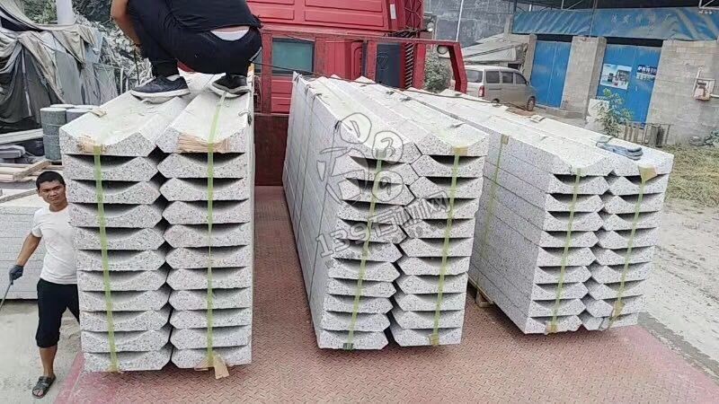 廣西桂發(fā)石材廠主營(yíng)鐘山青（廣西芝麻黑G654）花崗巖