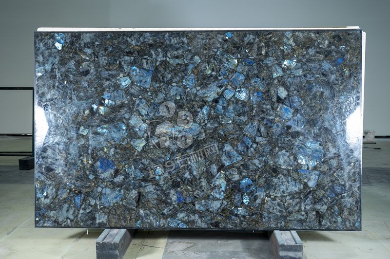  馬達加斯加藍翡翠：國內(nèi)價格飆升背后的秘密 