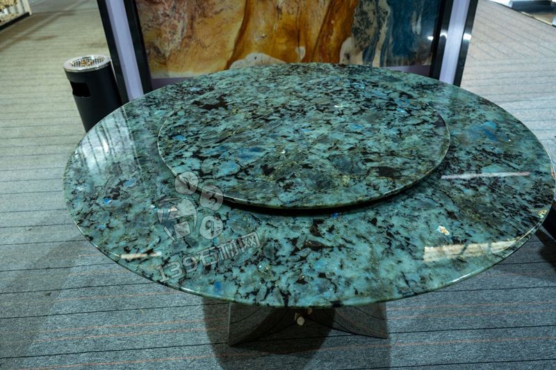  馬達加斯加藍翡翠：國內(nèi)價格飆升背后的秘密 